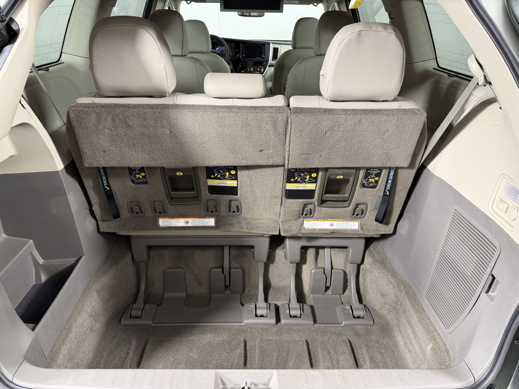 2018 Toyota Sienna Image 13