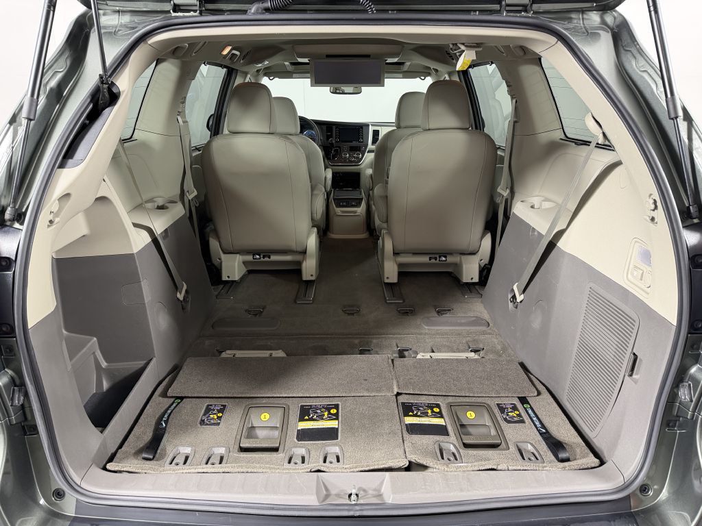 2018 Toyota Sienna Image 14