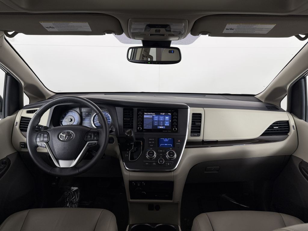 2018 Toyota Sienna Image 15