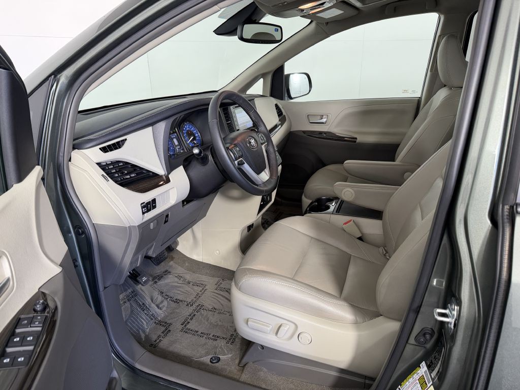 2018 Toyota Sienna Image 17