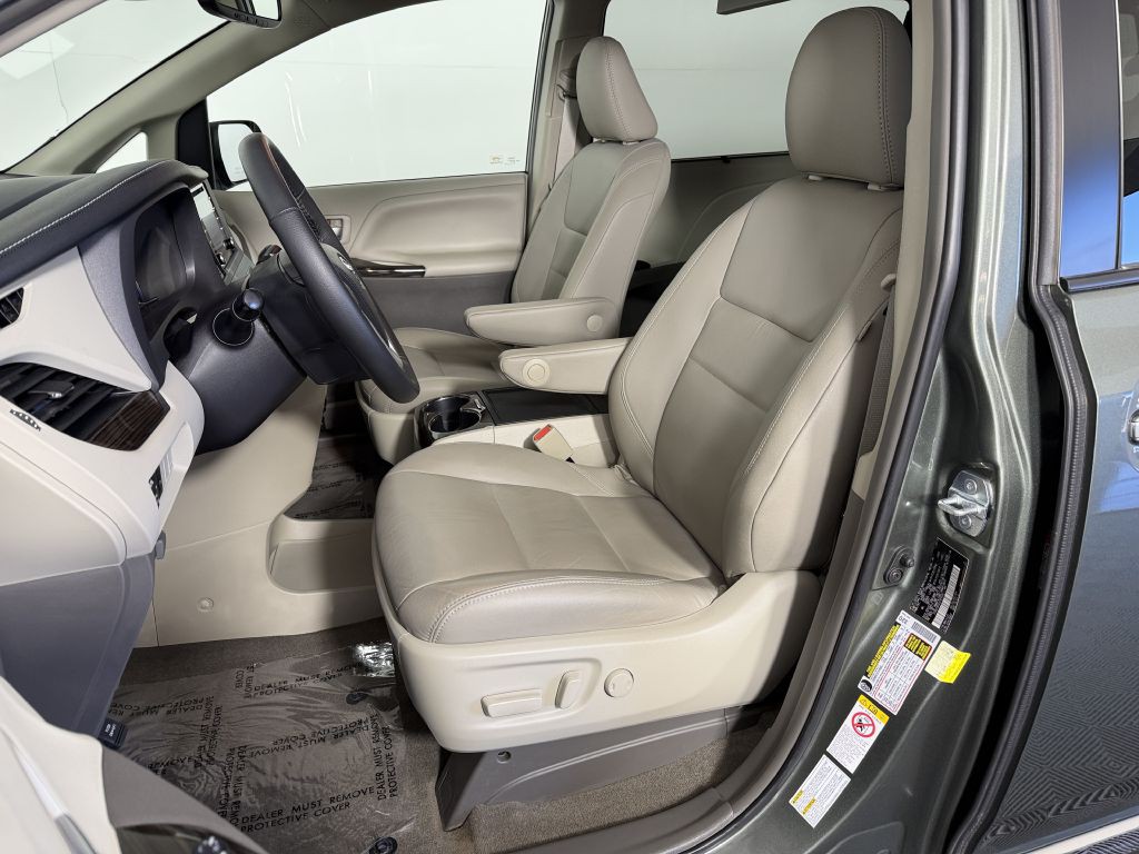 2018 Toyota Sienna Image 18