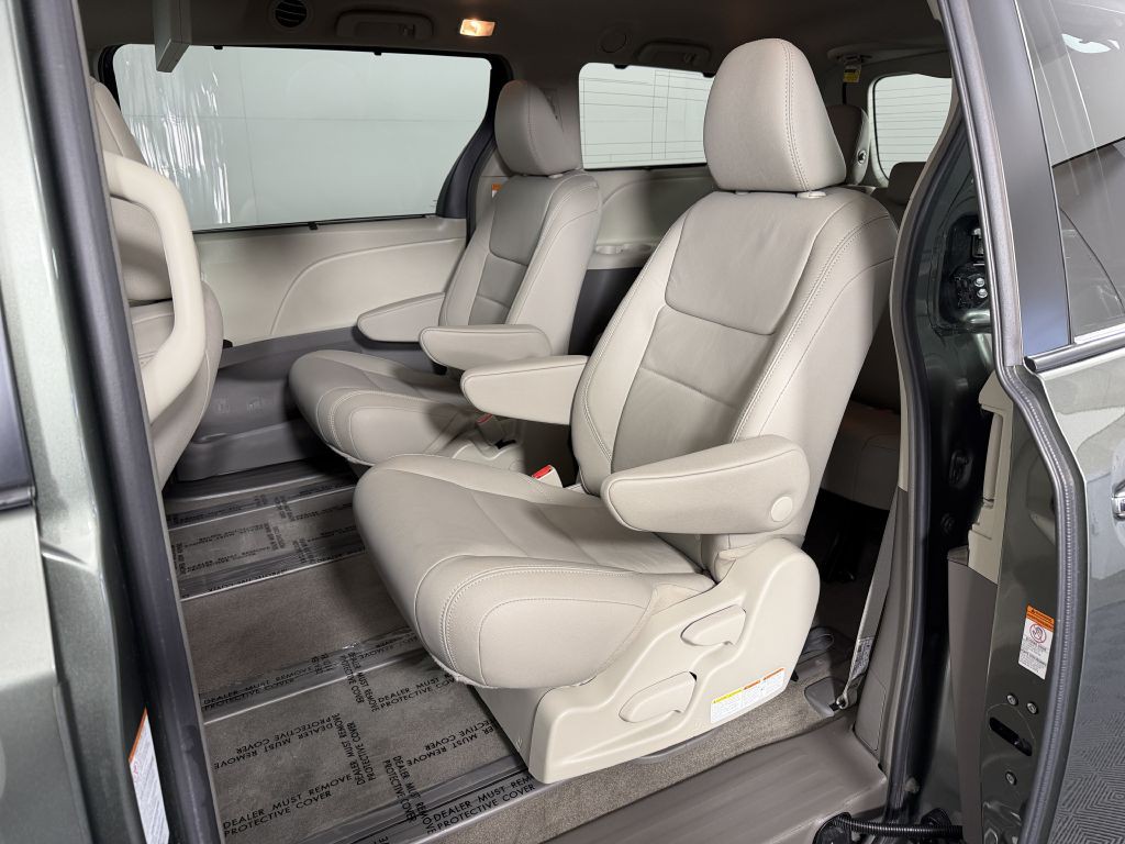 2018 Toyota Sienna Image 20