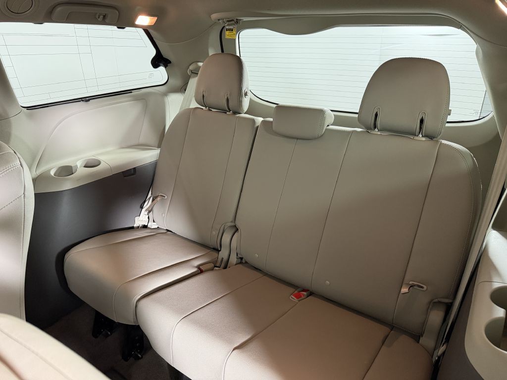 2018 Toyota Sienna Image 22