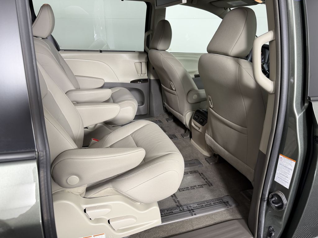 2018 Toyota Sienna Image 23