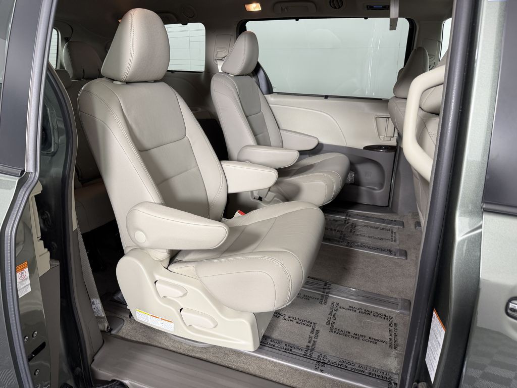 2018 Toyota Sienna Image 24