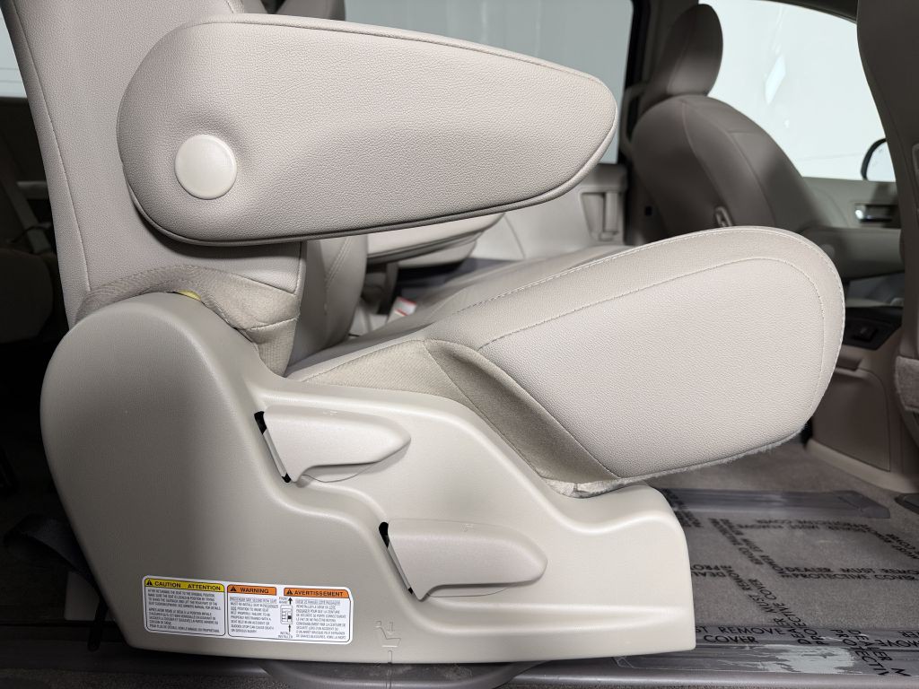 2018 Toyota Sienna Image 25