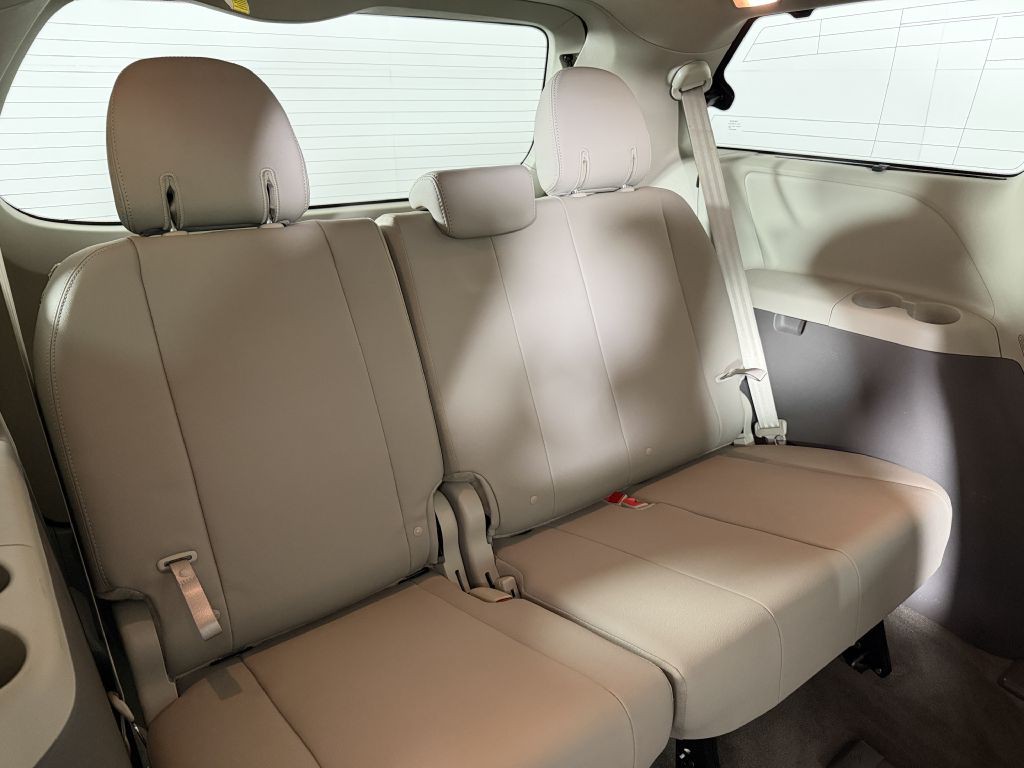 2018 Toyota Sienna Image 26