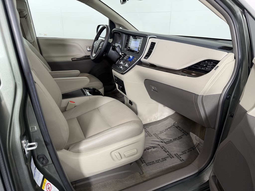 2018 Toyota Sienna Image 27