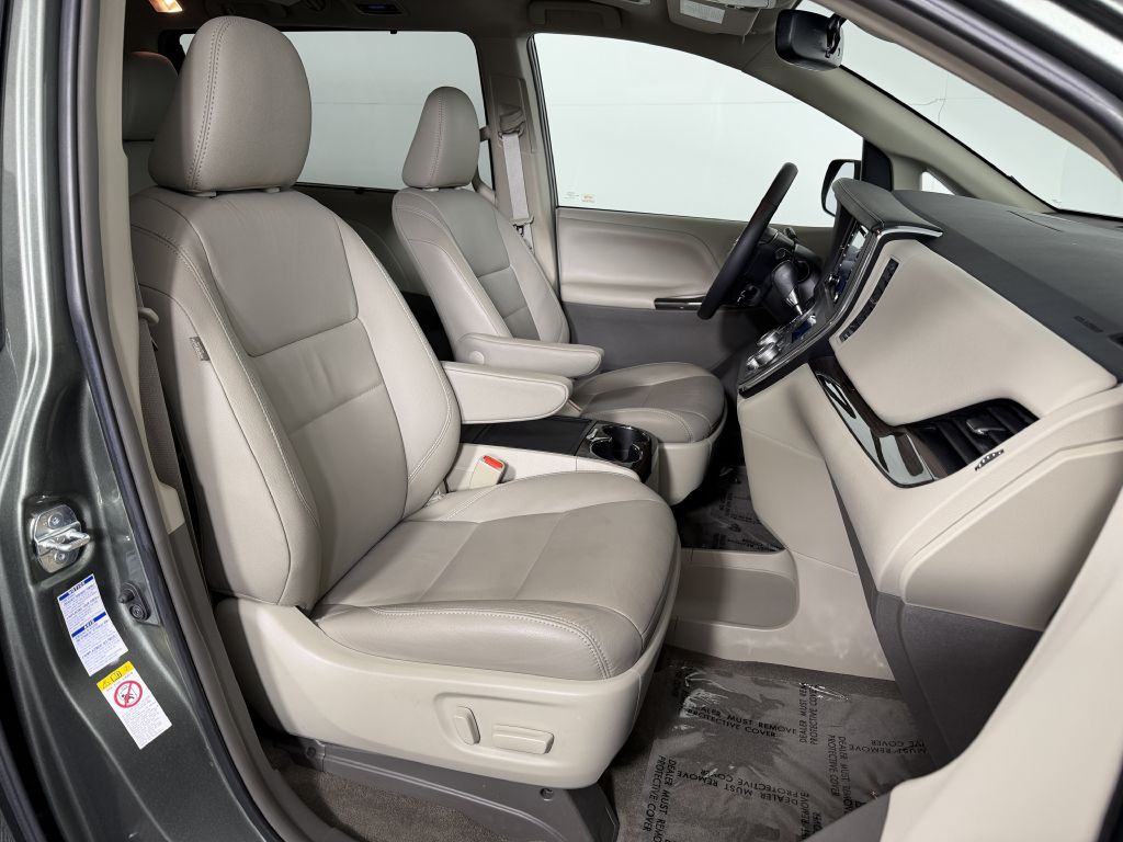 2018 Toyota Sienna Image 28