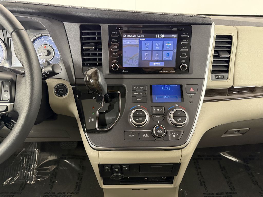 2018 Toyota Sienna Image 32