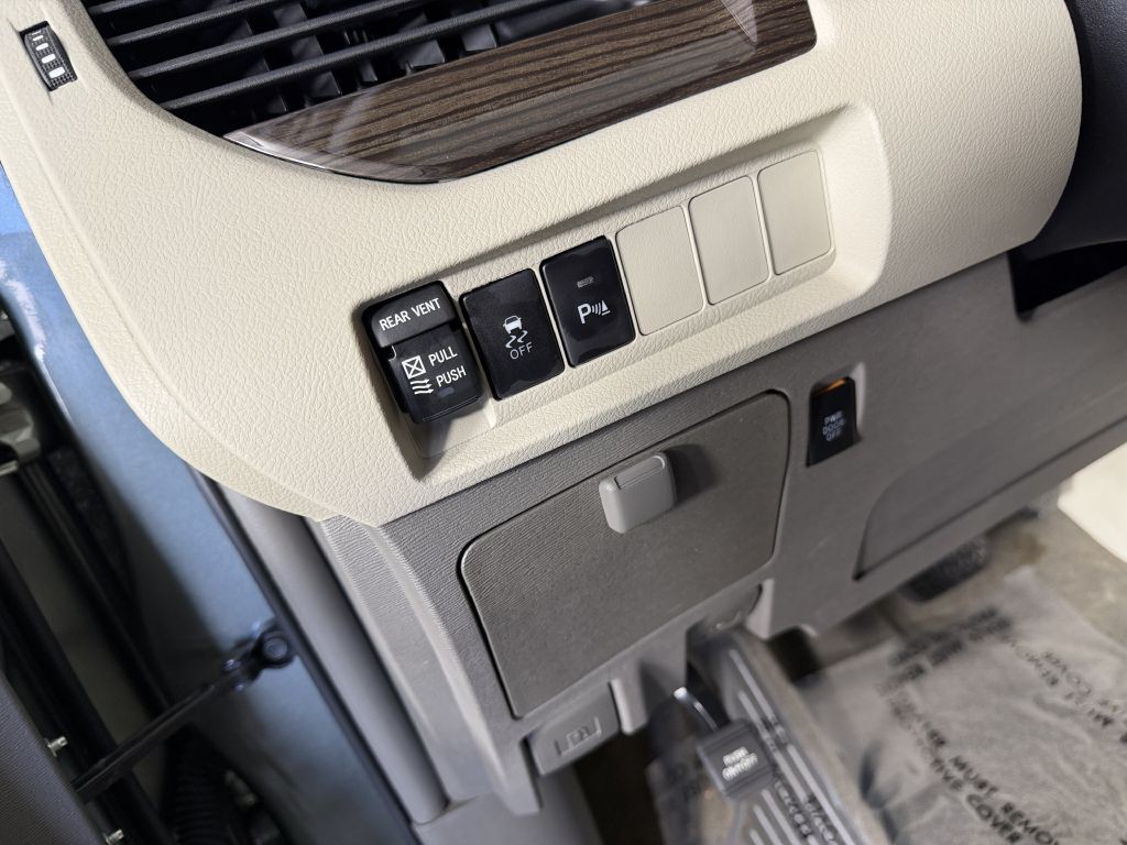 2018 Toyota Sienna Image 42