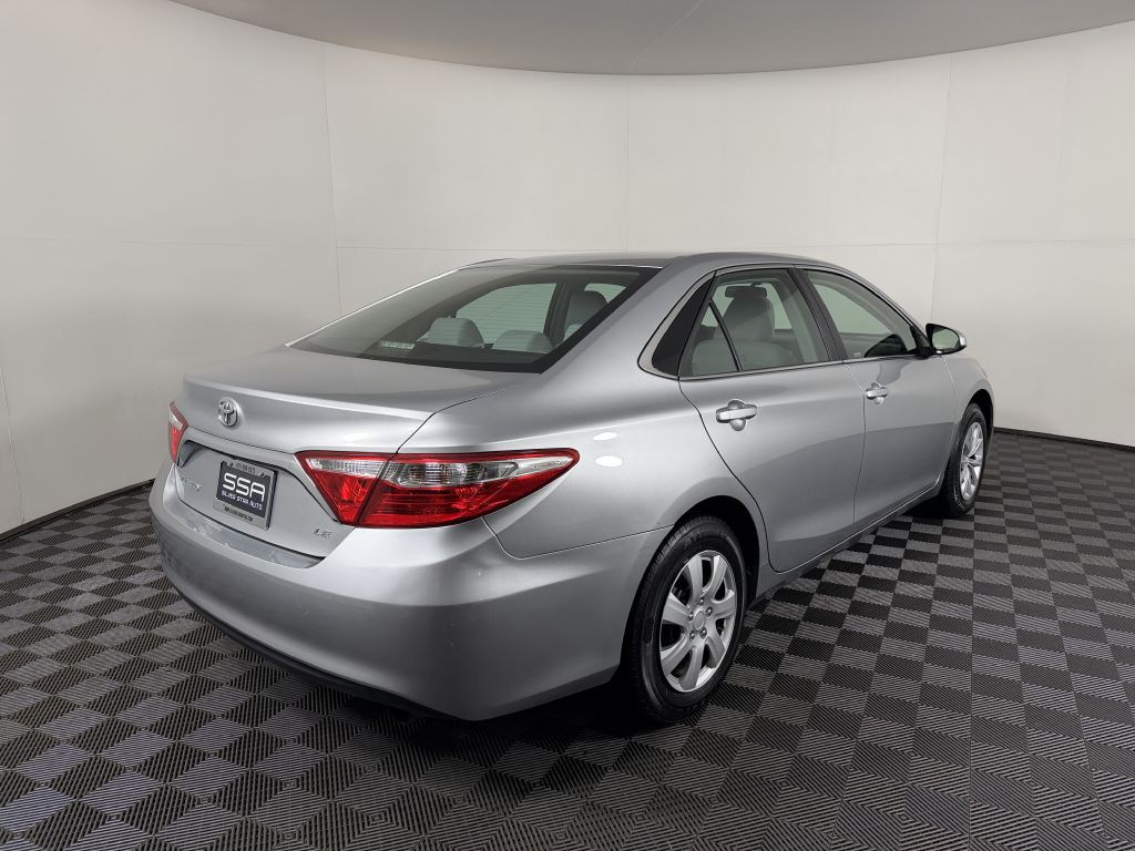 2017 Toyota Camry Image 6