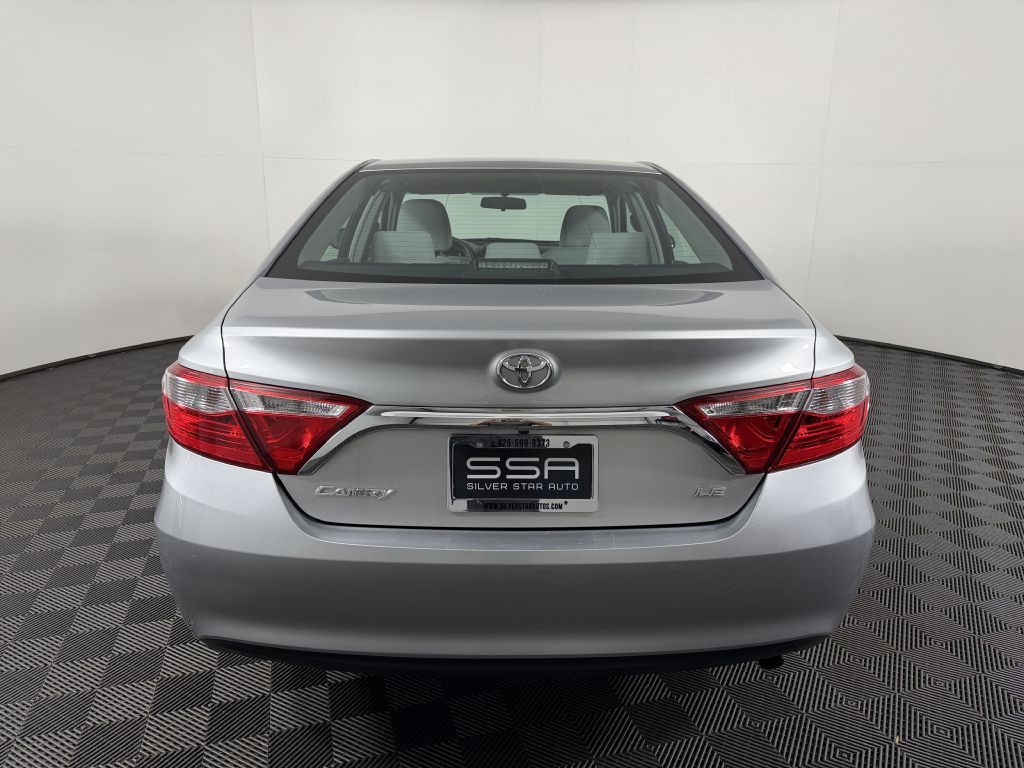 2017 Toyota Camry Image 8