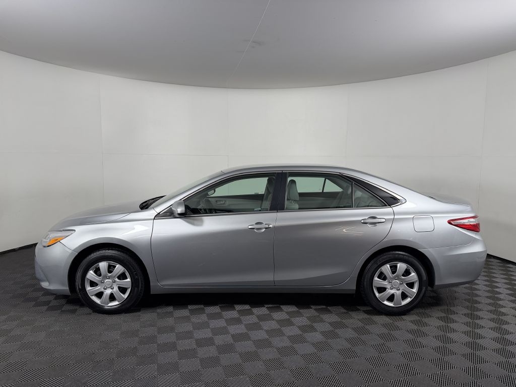2017 Toyota Camry Image 11
