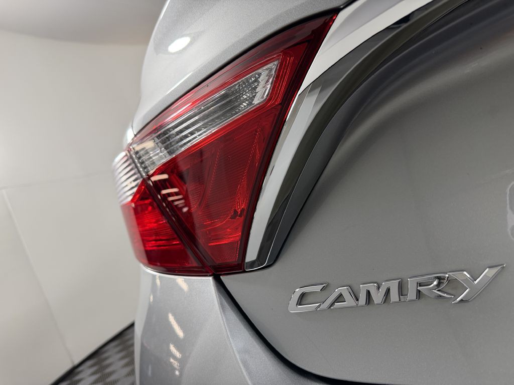 2017 Toyota Camry Image 13