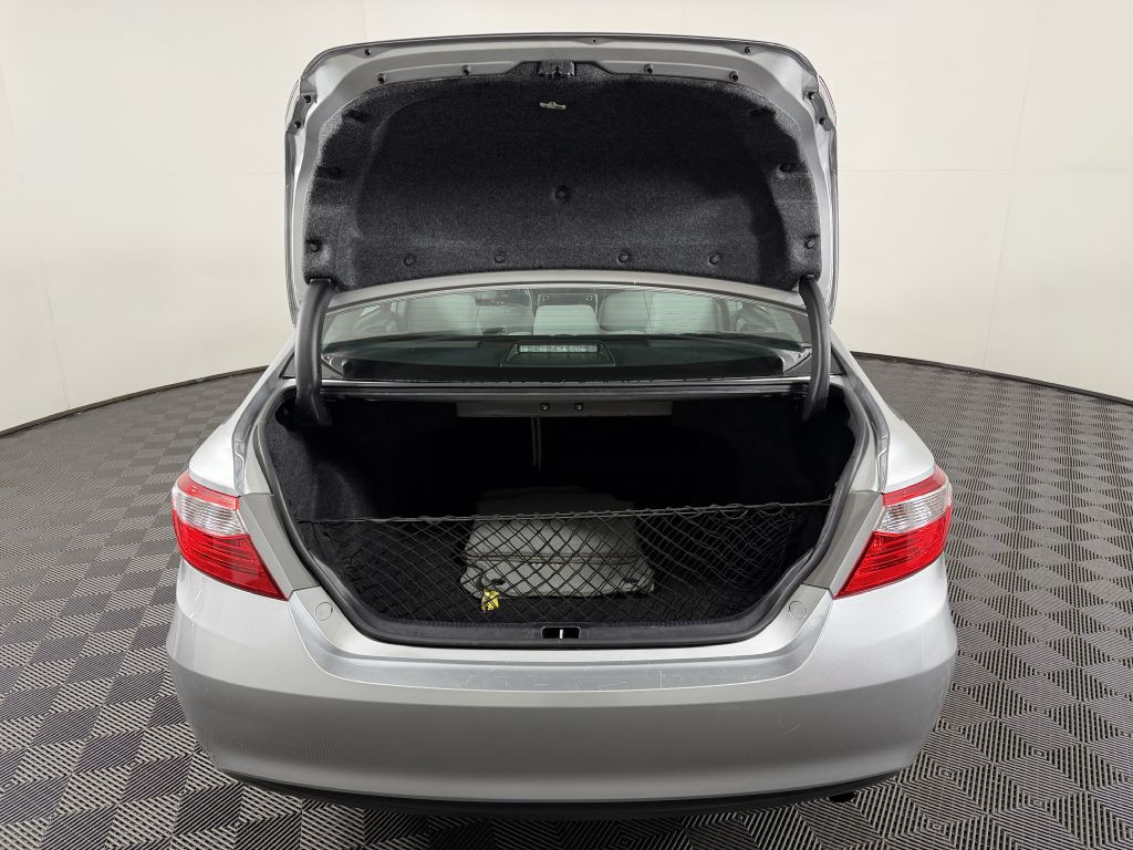 2017 Toyota Camry Image 14