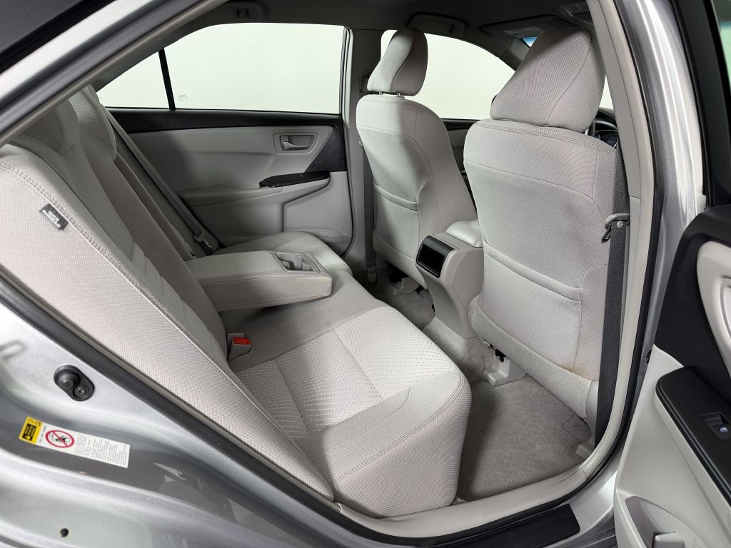 2017 Toyota Camry Image 20