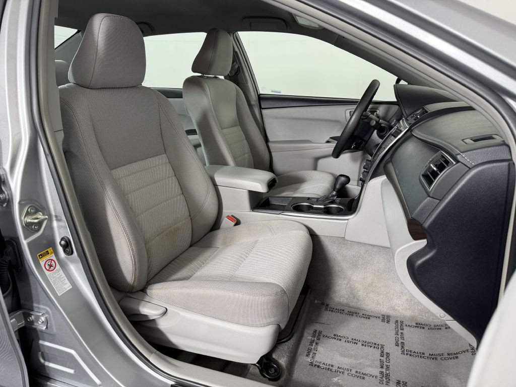 2017 Toyota Camry Image 24