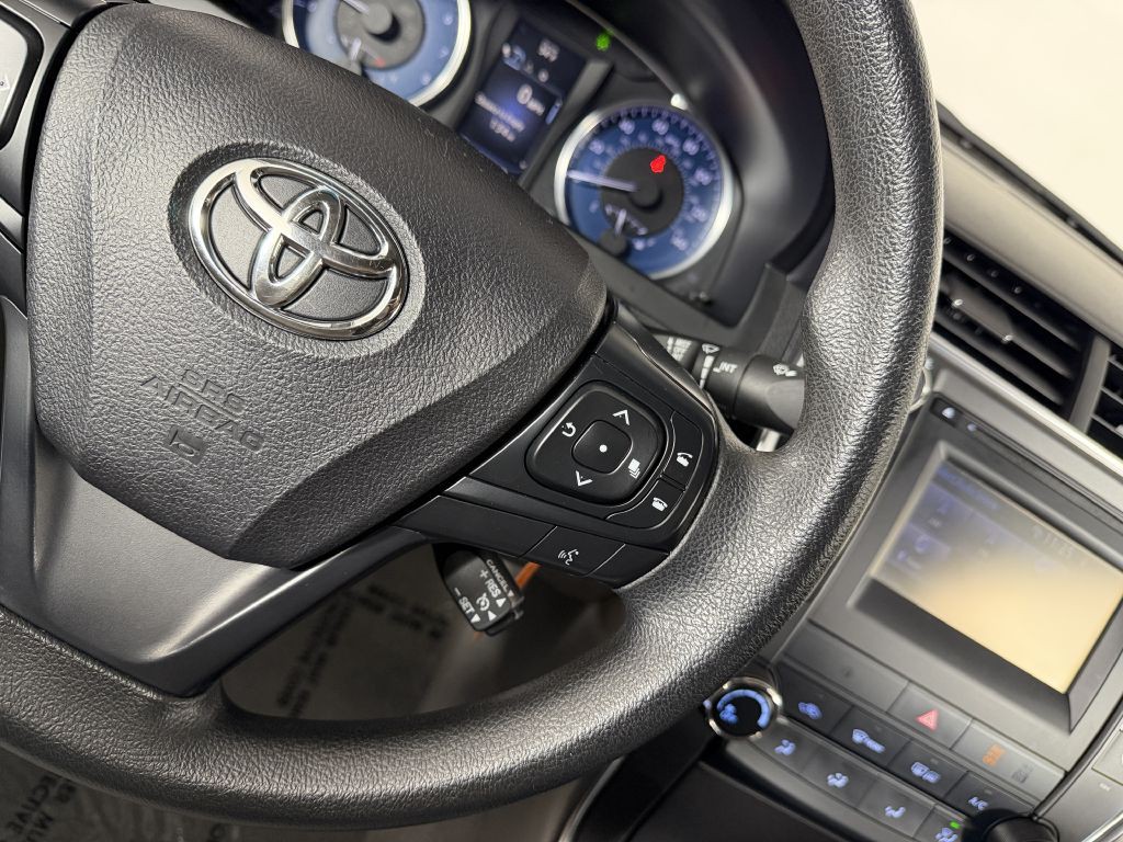 2017 Toyota Camry Image 26