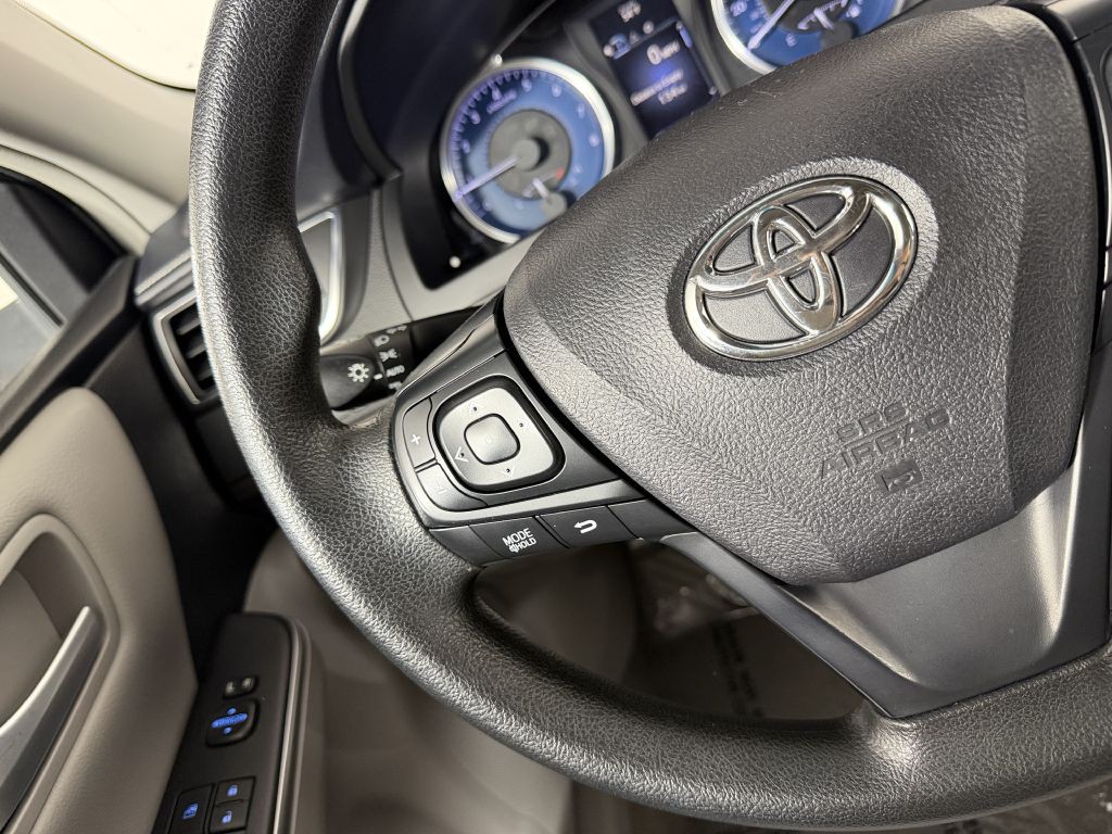 2017 Toyota Camry Image 27