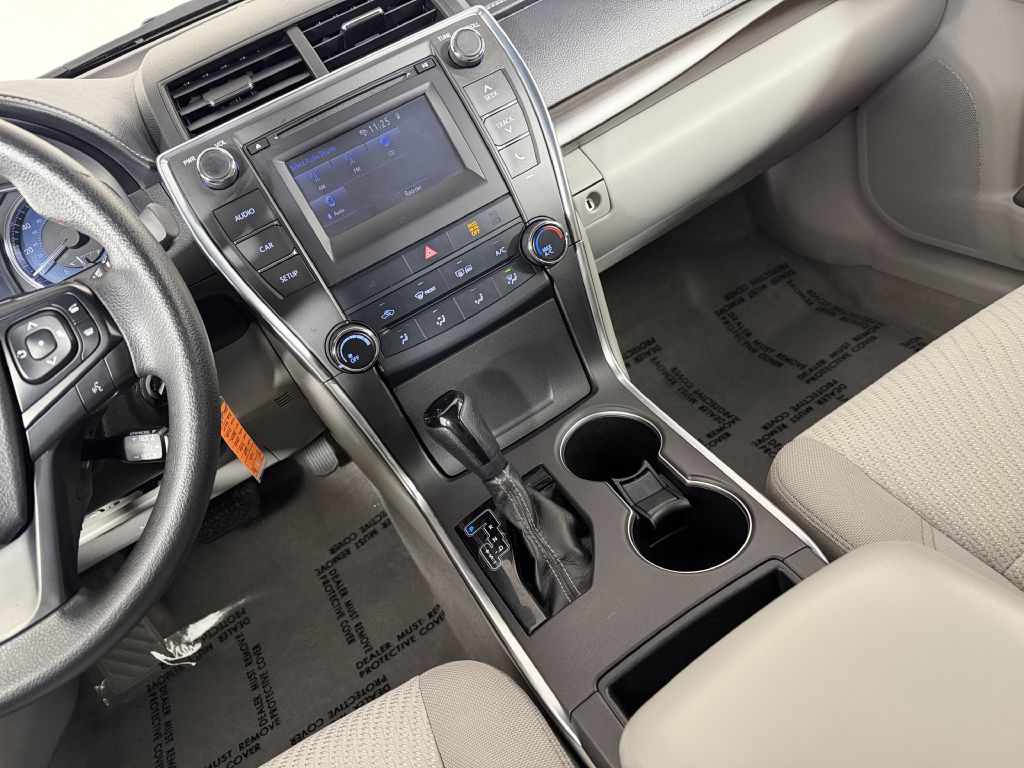 2017 Toyota Camry Image 30