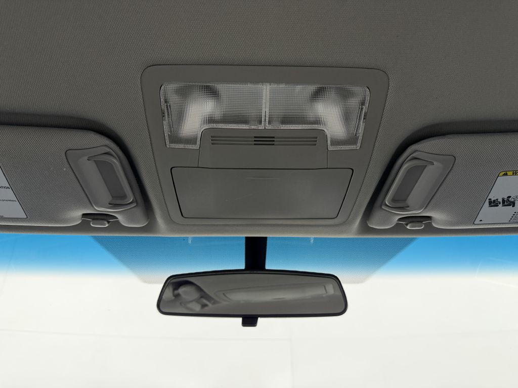 2017 Toyota Camry Image 32