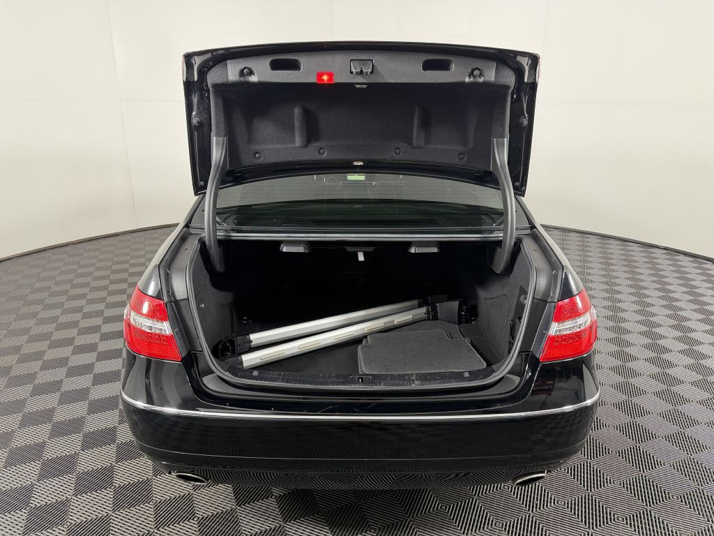 2011 Mercedes-Benz E-Class Image 11