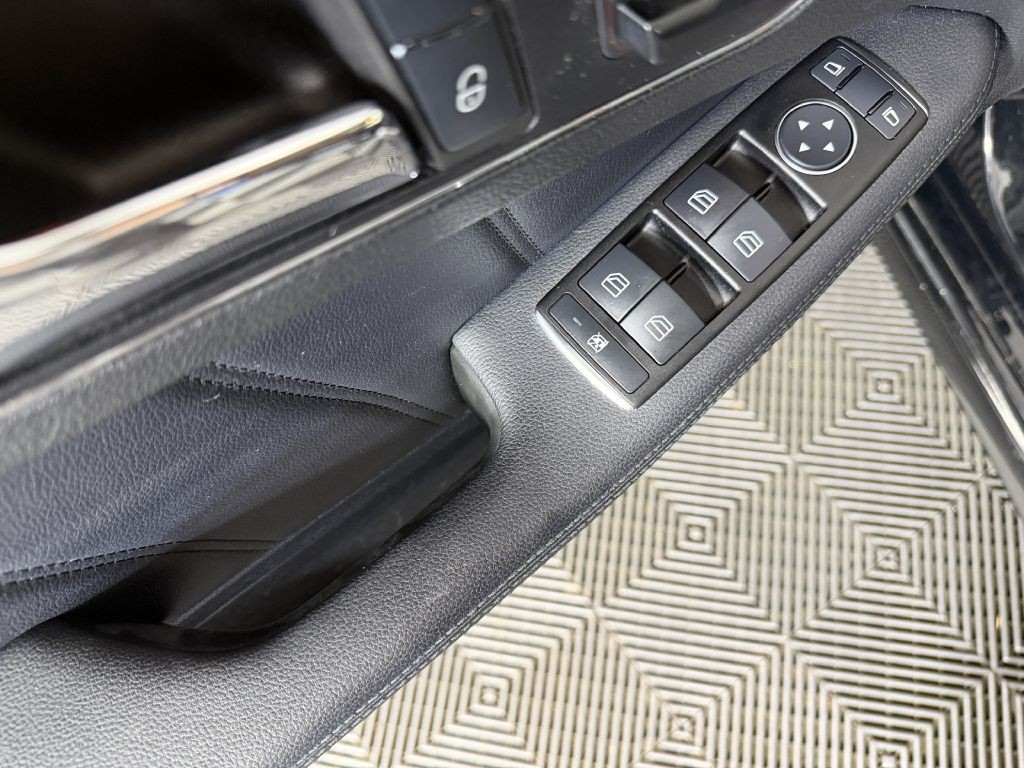 2011 Mercedes-Benz E-Class Image 16
