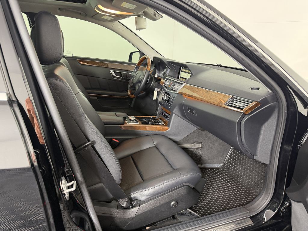 2011 Mercedes-Benz E-Class Image 26