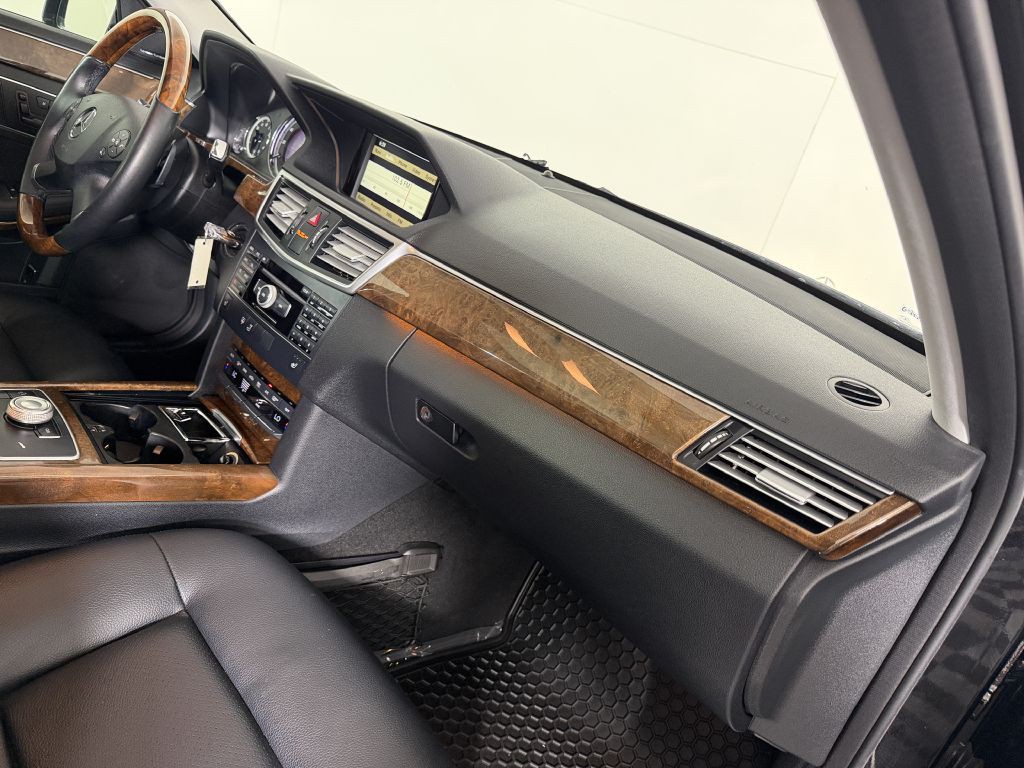 2011 Mercedes-Benz E-Class Image 29