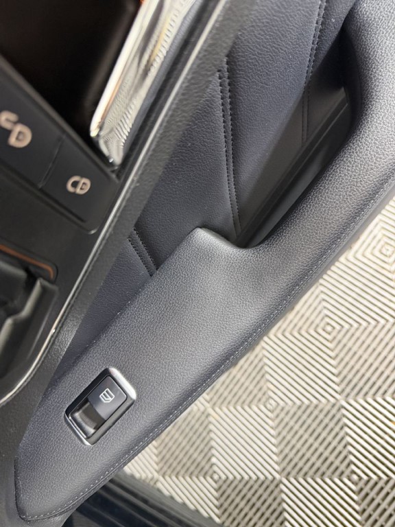 2011 Mercedes-Benz E-Class Image 30