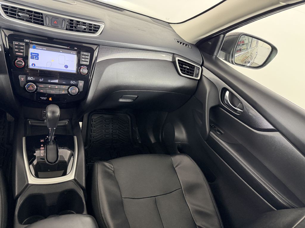 2016 Nissan Rogue Image 14