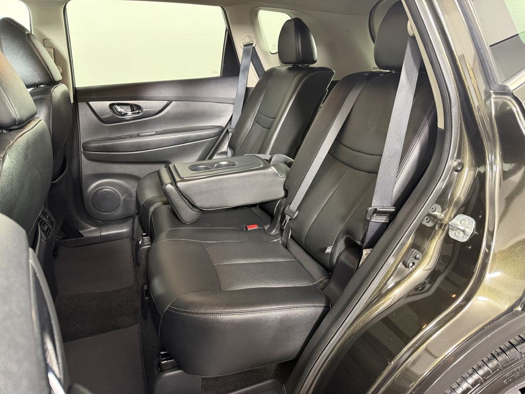2016 Nissan Rogue Image 19