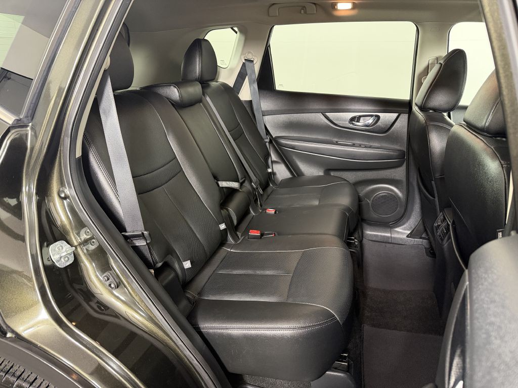 2016 Nissan Rogue Image 21
