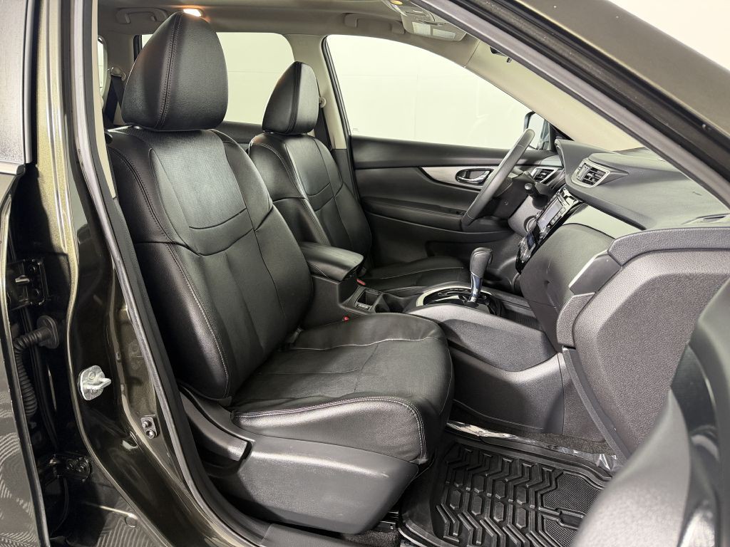 2016 Nissan Rogue Image 24
