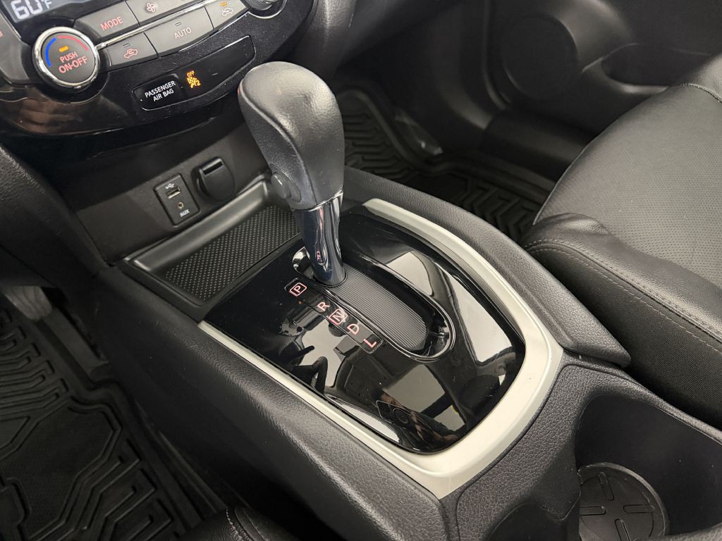 2016 Nissan Rogue Image 31