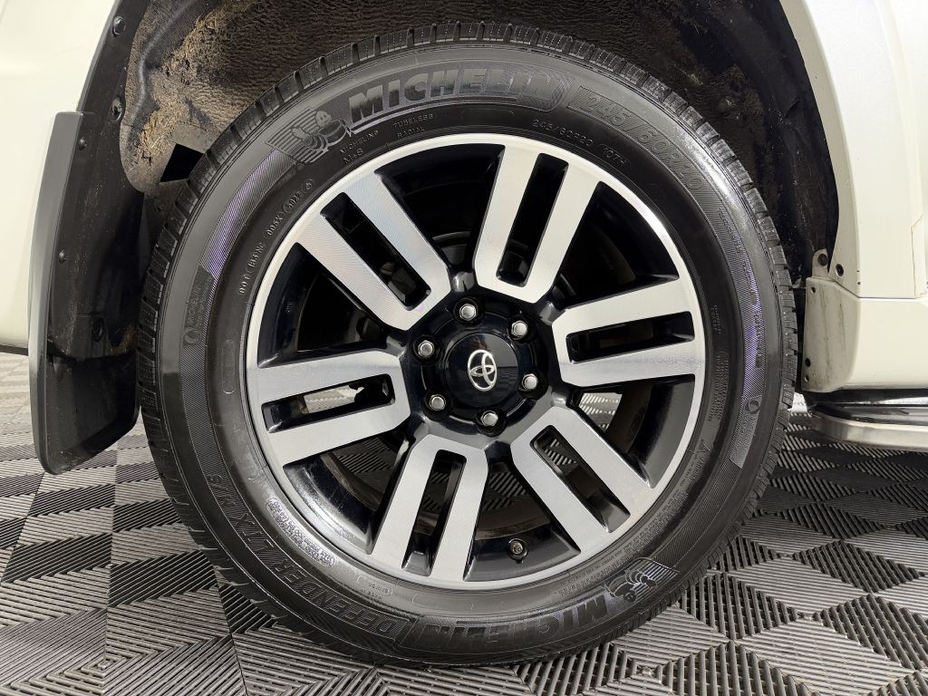 2018 Toyota 4Runner Image 38
