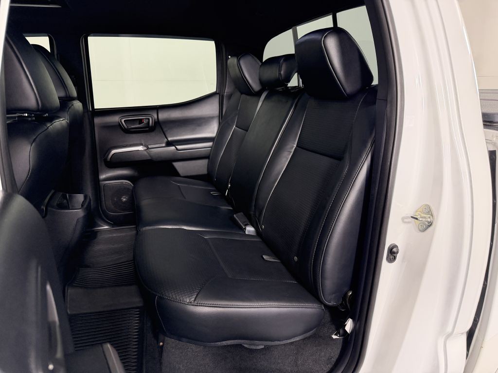2019 Toyota Tacoma Image 16