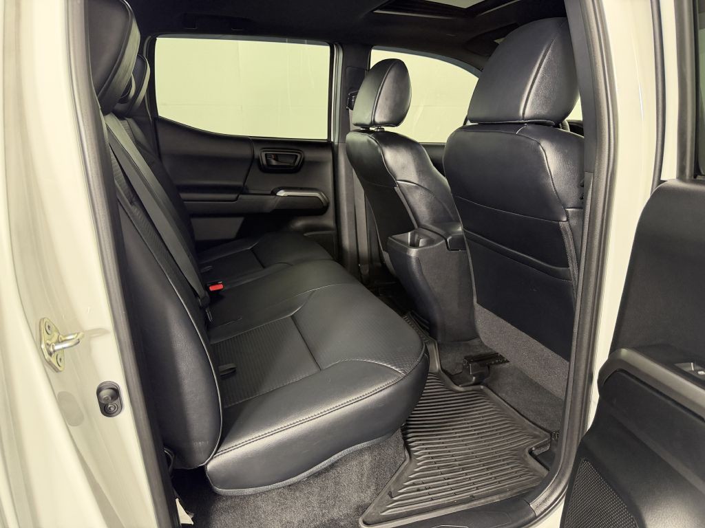 2019 Toyota Tacoma Image 17