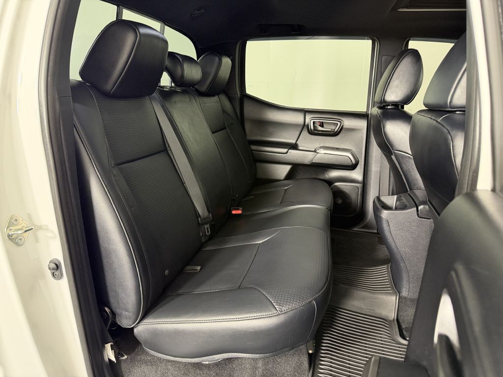 2019 Toyota Tacoma Image 18