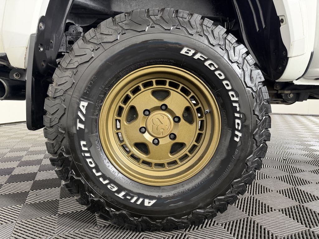 2019 Toyota Tacoma Image 35