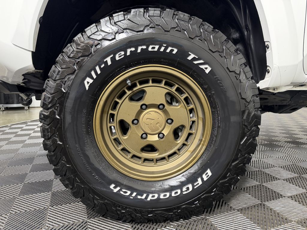 2019 Toyota Tacoma Image 37