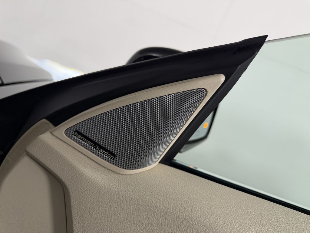 2016 Mercedes-Benz E-Class Image 40