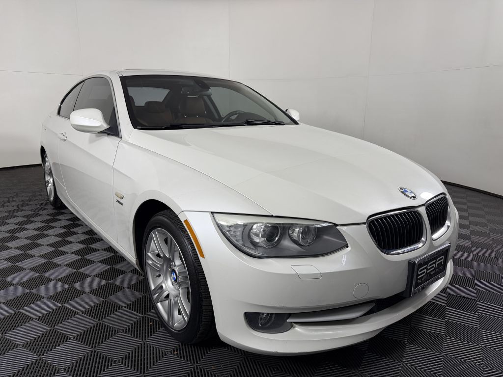 2012 BMW 3 Series Image 3