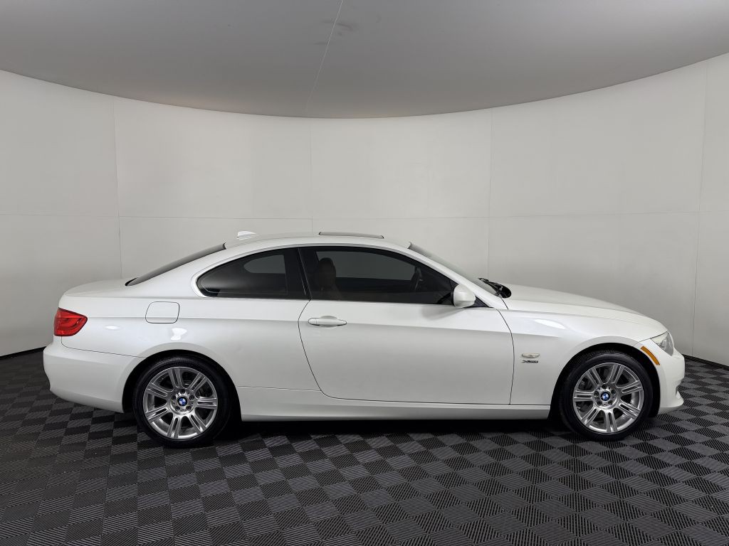 2012 BMW 3 Series Image 5