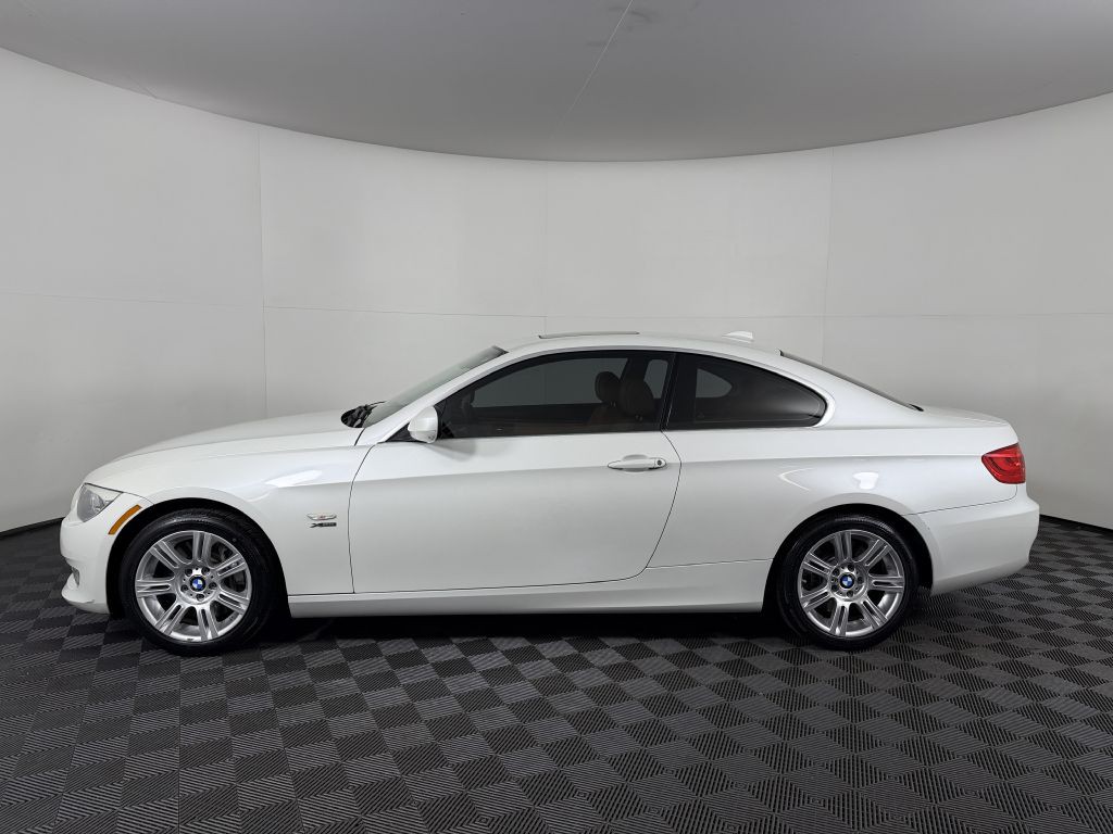 2012 BMW 3 Series Image 9
