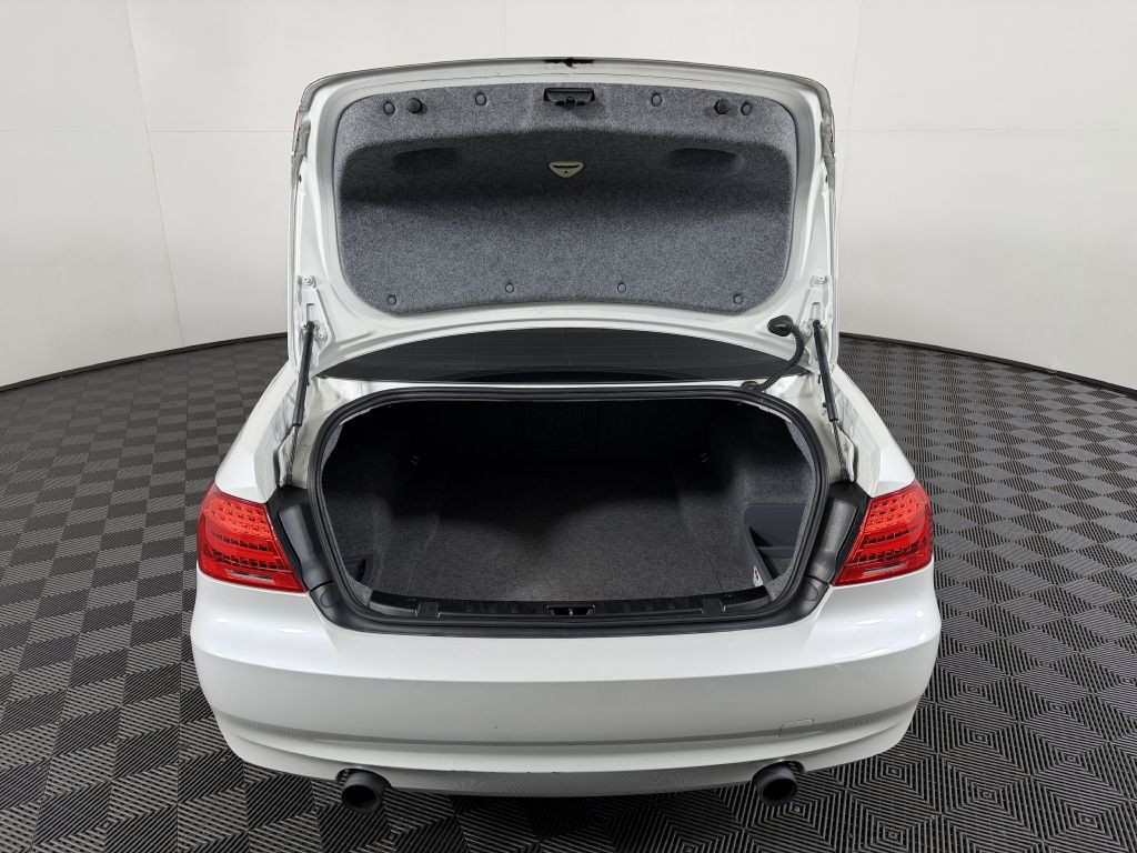 2012 BMW 3 Series Image 10