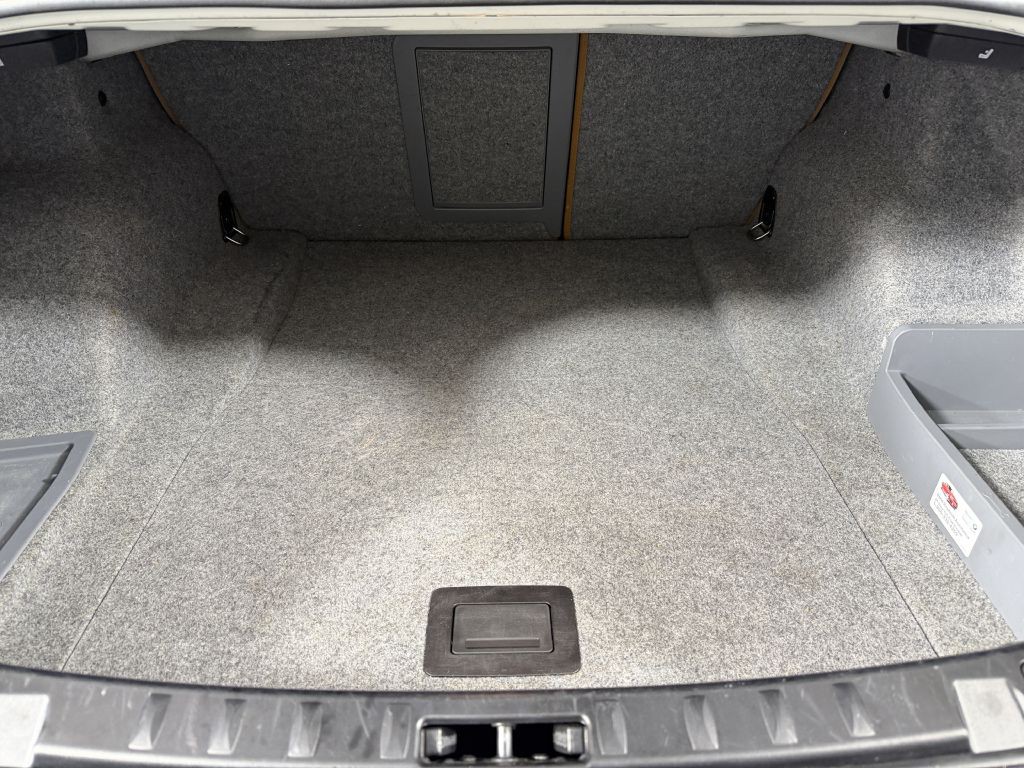 2012 BMW 3 Series Image 11
