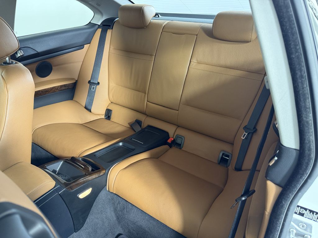 2012 BMW 3 Series Image 15