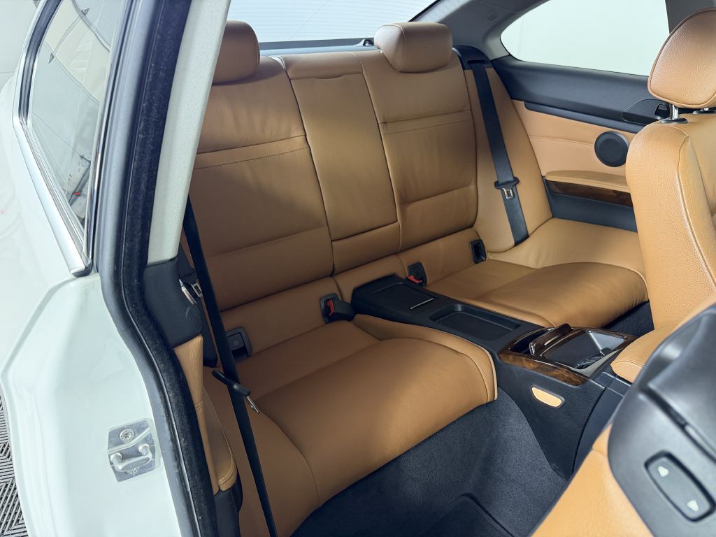 2012 BMW 3 Series Image 16
